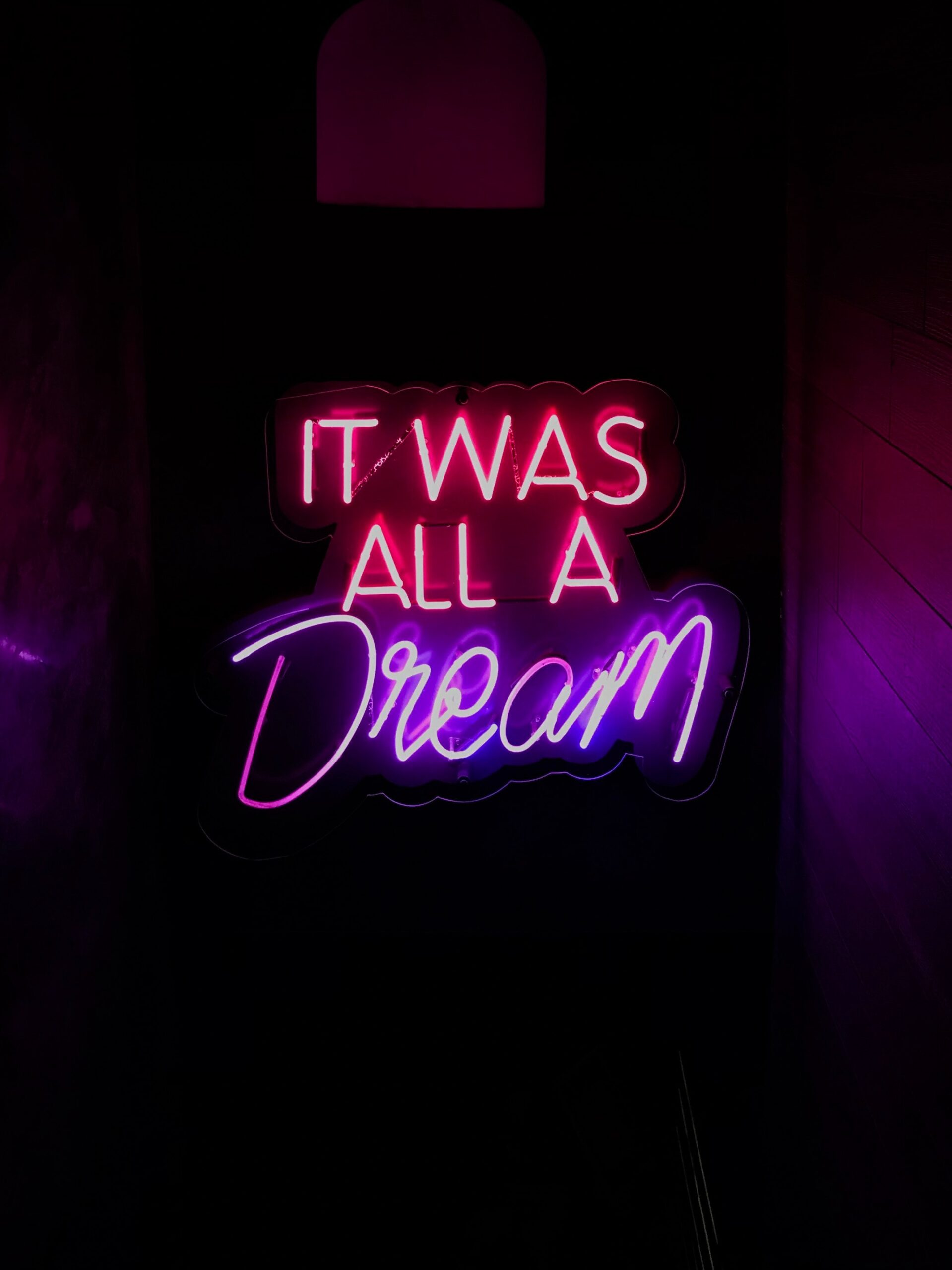 Neonschrift mit dem Satz It was all a dream.