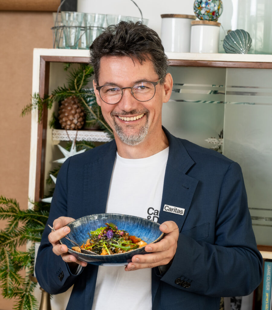 Ernst Sandriesser, dem Direktor der Caritas Kärnten © tinefoto