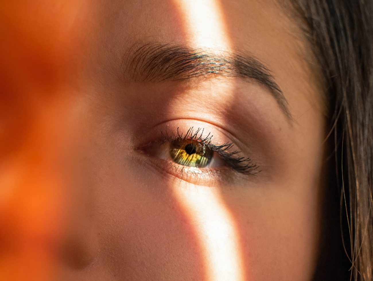 Wer unter trockenen Augen leidet, sollte sich augenärztlich untersuchen lassen.